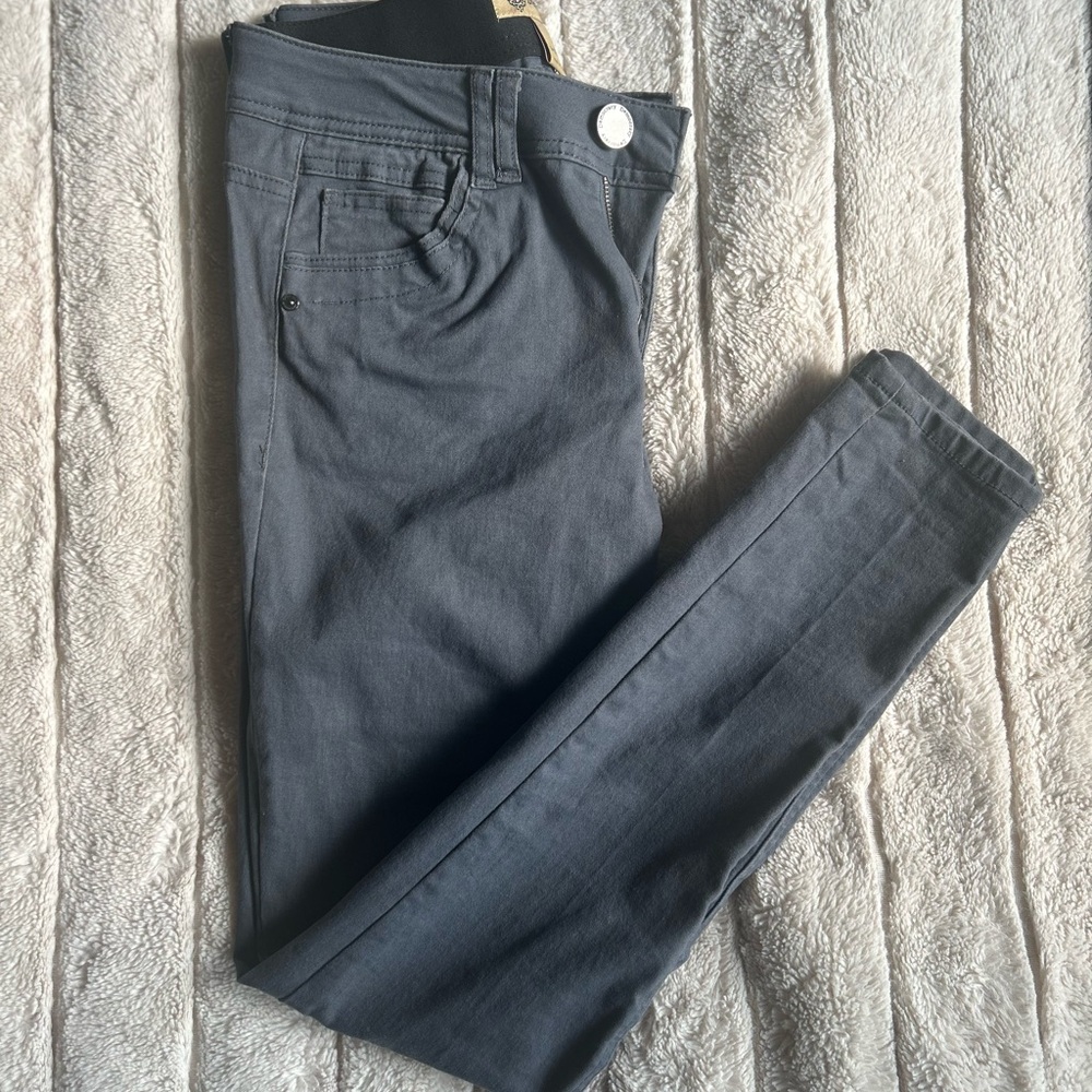 Democracy Women's Skinny Jeans in Charcoal Gray
